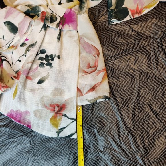 NWT RELATIVITY Floral Top with Asymmetric hem & 3/4 Bell Sleeves-Lace inset, XL - Picture 14 of 16